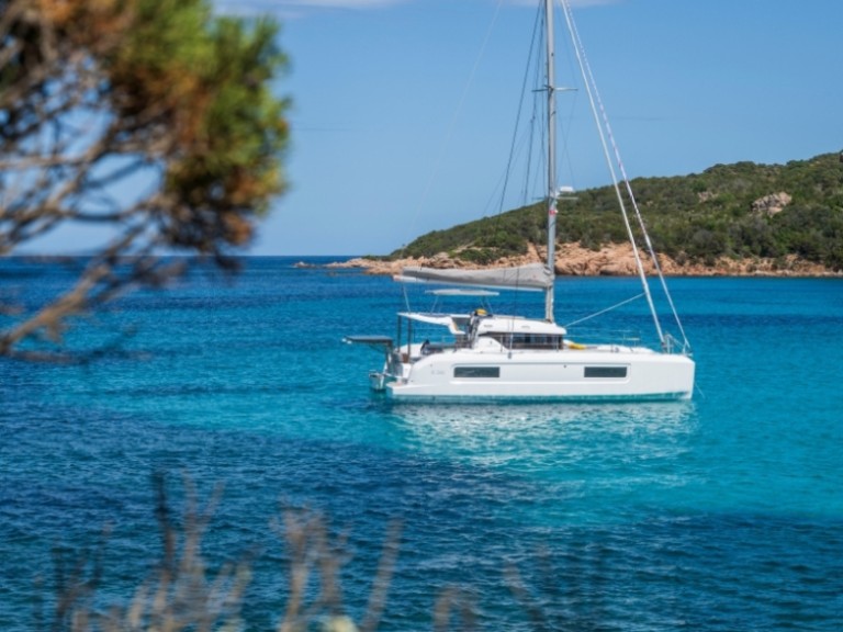 Charter a Lagoon Lagoon 38 in Figari on Samboat