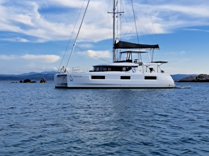 Yacht hire Figari cheap Lagoon 46