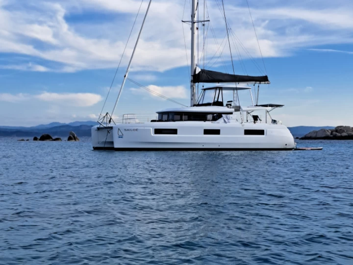 Yacht hire Figari cheap Lagoon 46