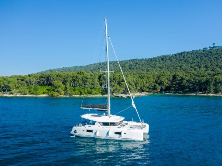 Hire a Lagoon Lagoon 42 Kaštela