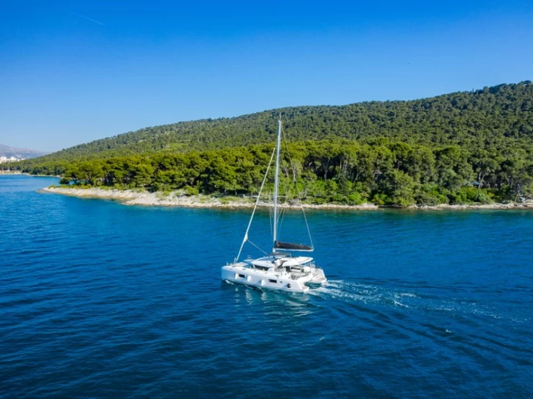 Charter a Lagoon Lagoon 42 in Kaštela on Samboat