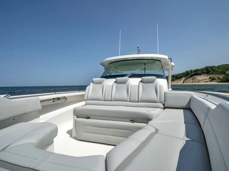 Luxury Yacht to hire West Palm Beach at the best price