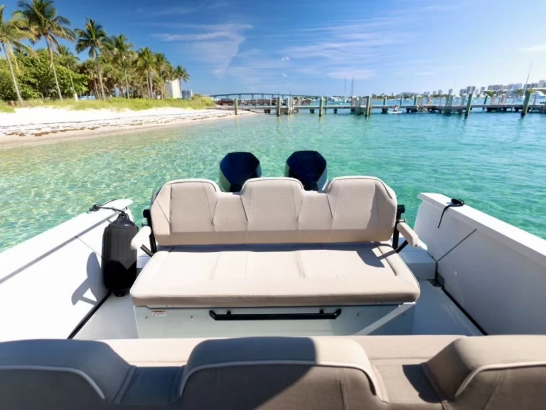 Motorboat to hire West Palm Beach at the best price