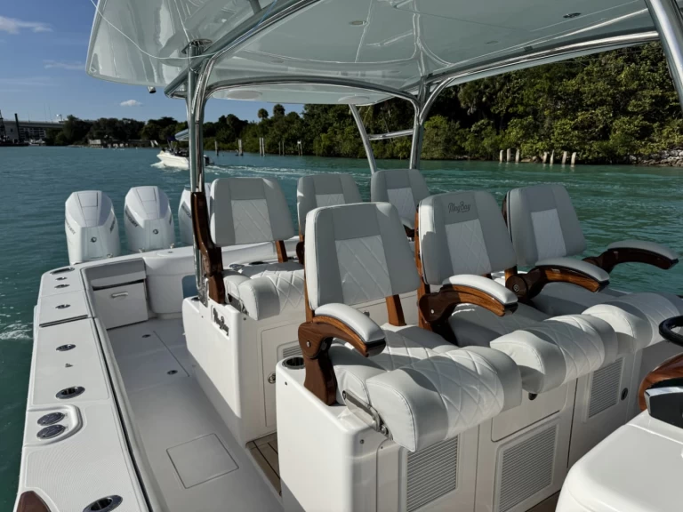 Hire Motorboat MAGBAY with a boat licence