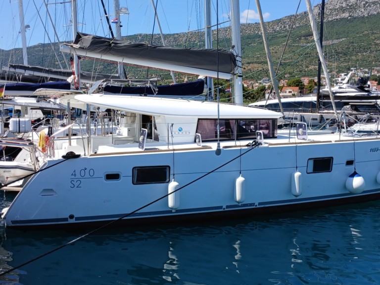 Charter a Lagoon Lagoon 400 S2 in Kaštela on Samboat