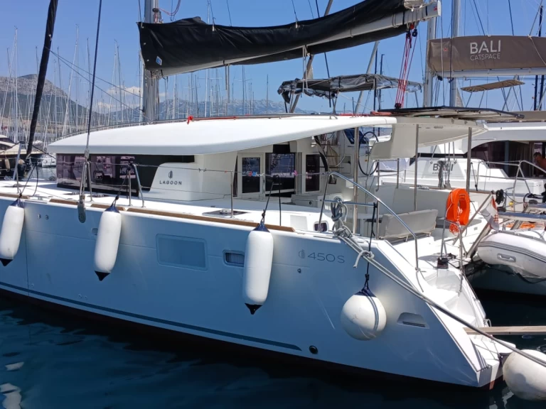 Catamaran to hire Kaštela at the best price