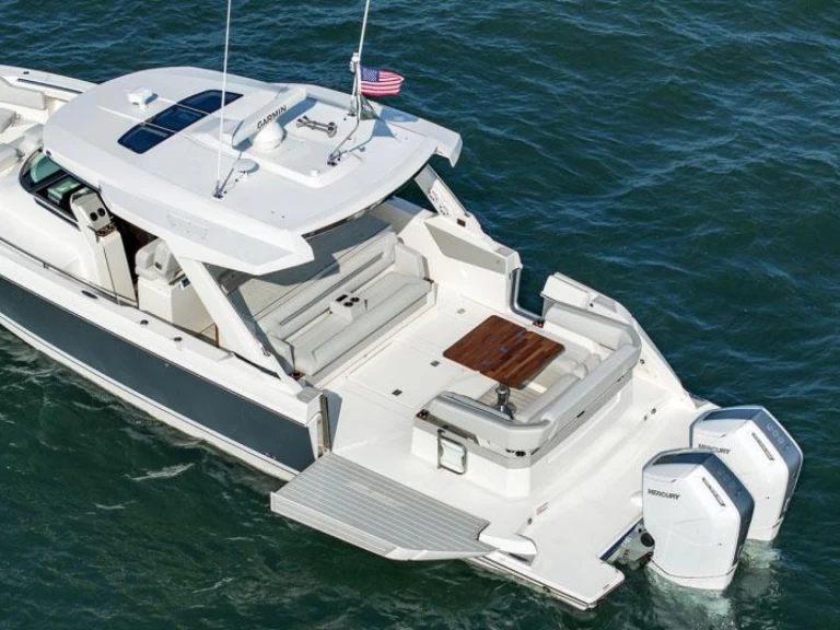 Charter a Tiara 43LS in West Palm Beach on Samboat