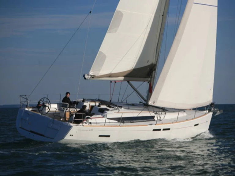 Hire Sailboat with or without skipper Jeanneau Lávrio