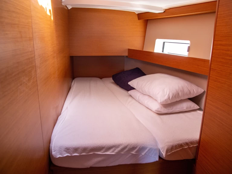 Charter a Jeanneau Sun Odyssey 490 in Benitses on Samboat