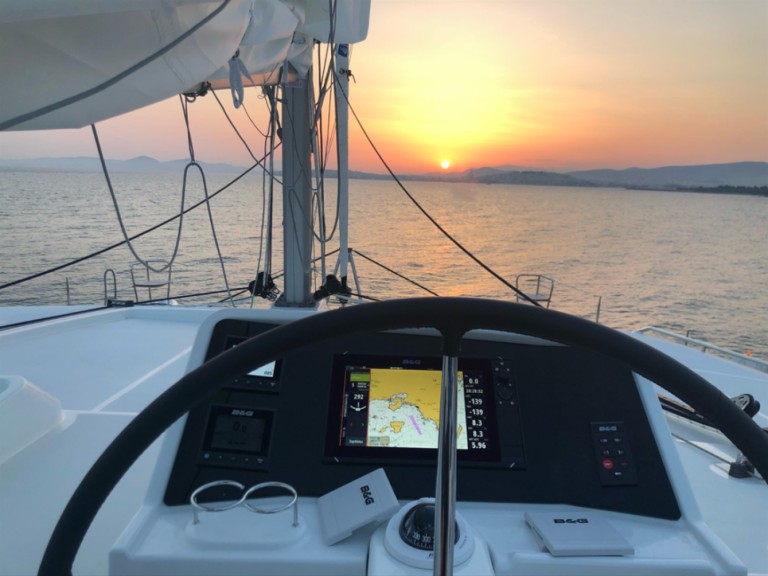 Hire Catamaran Lagoon with a boat licence