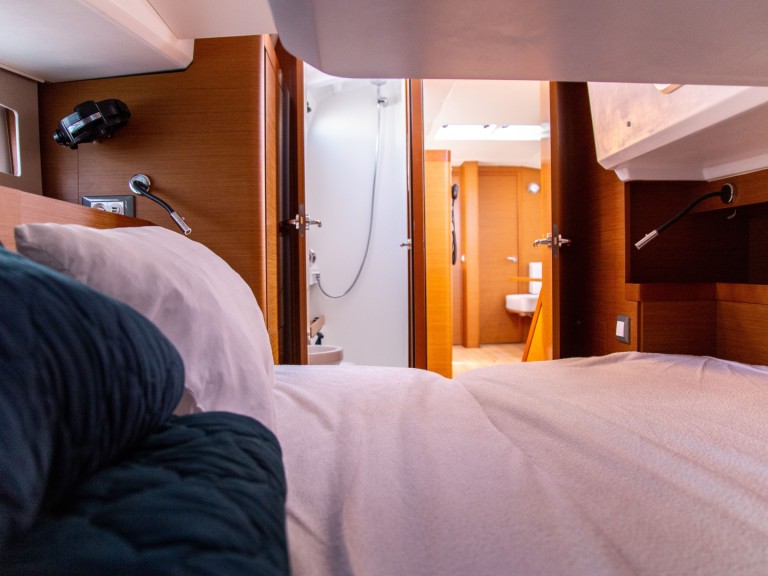 Yacht charter Lávrio - Jeanneau Sun Odyssey 490 on SamBoat