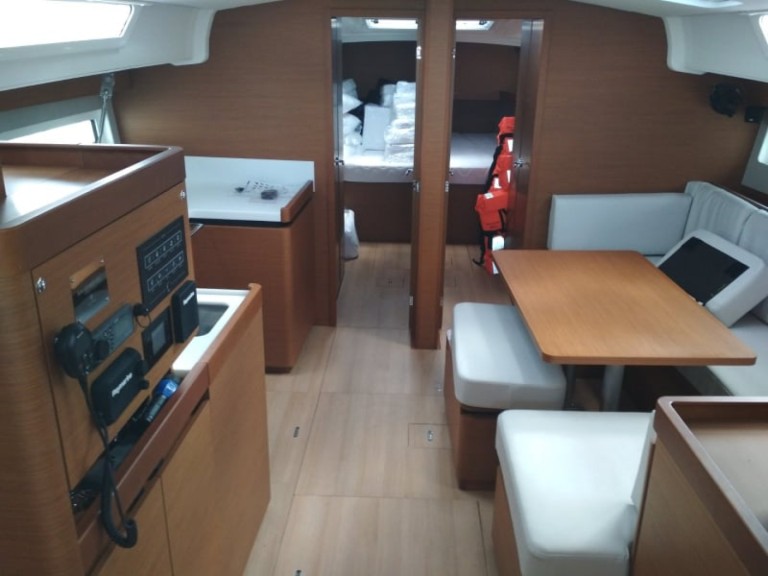 Sailboat hire in Neo Klima - Jeanneau Sun Odyssey 490