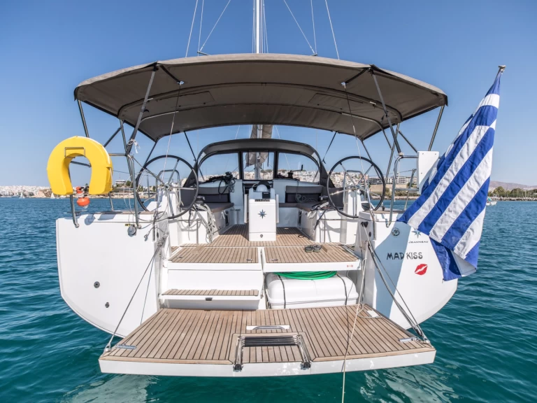 Hire Sailboat Jeanneau with a boat licence