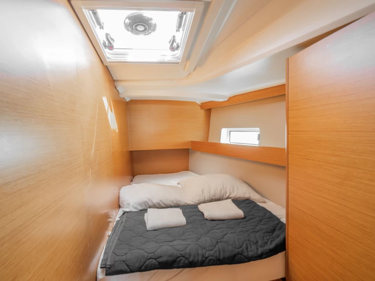 Hire Sailboat with or without skipper Jeanneau Benitses