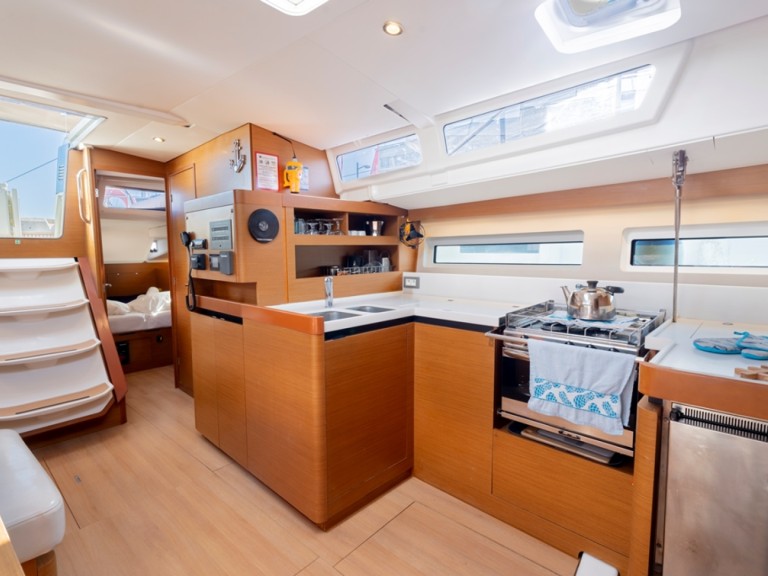 Yacht charter Rhodes (City) - Jeanneau Sun Odyssey 490 on SamBoat