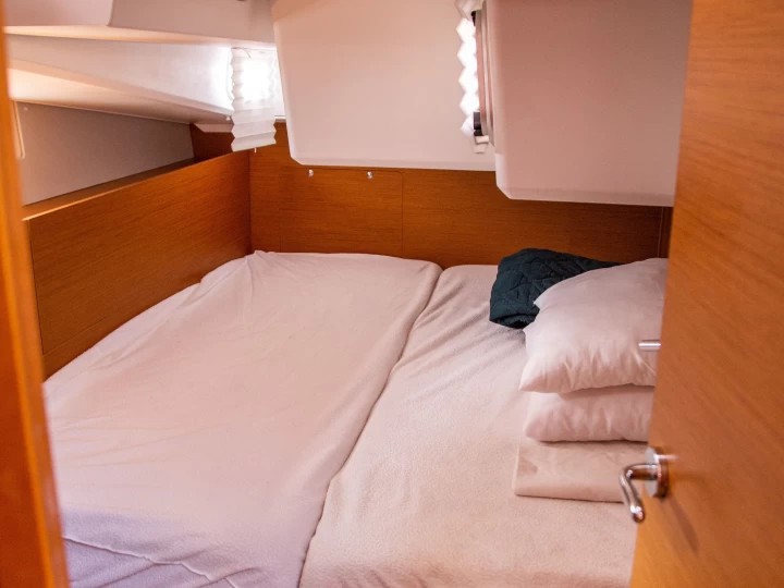 Hire Sailboat with or without skipper Jeanneau Benitses