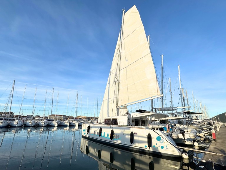 Charter a Lagoon Lagoon 450 F in Lefkáda on Samboat