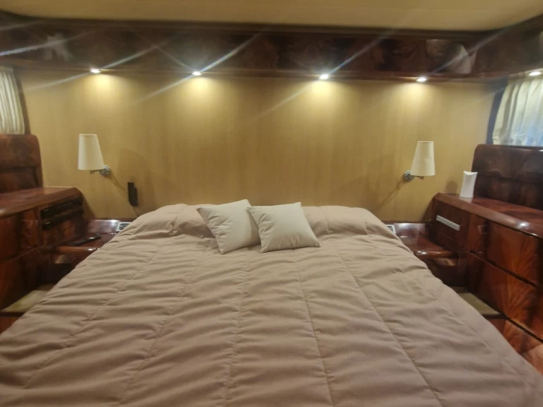 Luxury Yacht to hire San Vincenzo at the best price