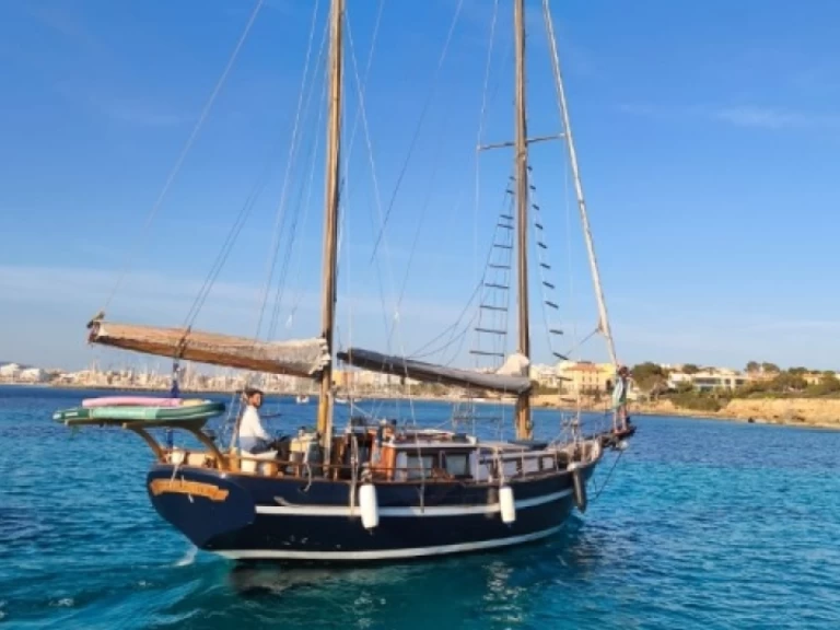 Charter a Formosa Quecht 41 in Benidorm on Samboat