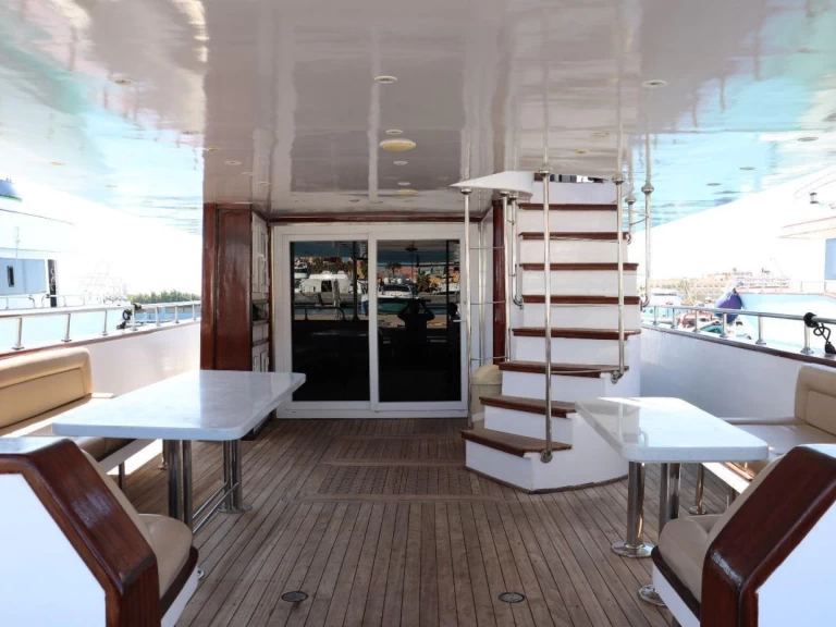 Hire a Custom Made King Hurghada