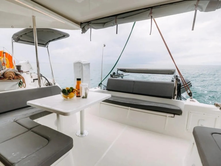 Yacht hire Lefkáda cheap Excess 11