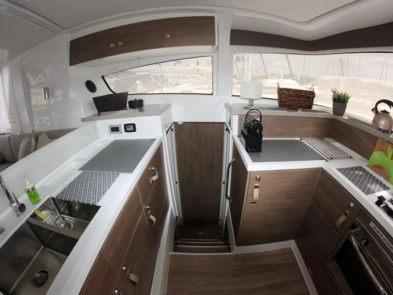 Hire a Bali Bali 4.2 Lefkáda