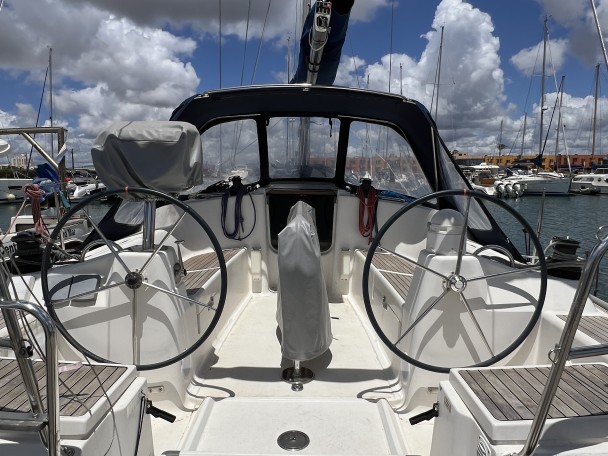 Sailboat hire in Portimão - Dufour Dufour 385 Grand Large