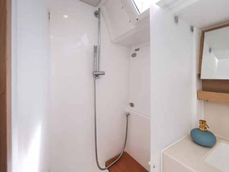 Sailboat to hire Cagliari at the best price