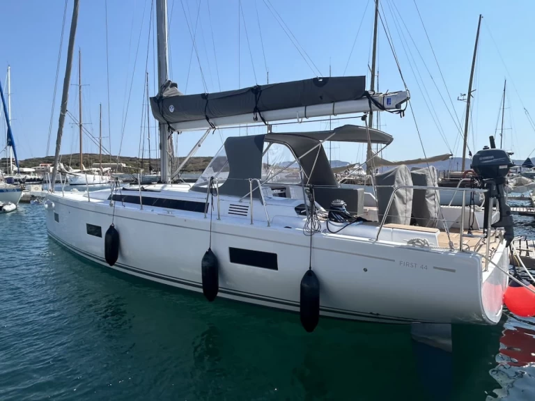 Hire Sailboat Bénéteau with a boat licence