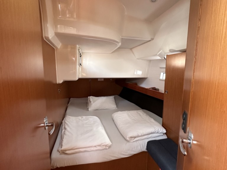 Charter a Bavaria Cruiser 46 in Drage on Samboat