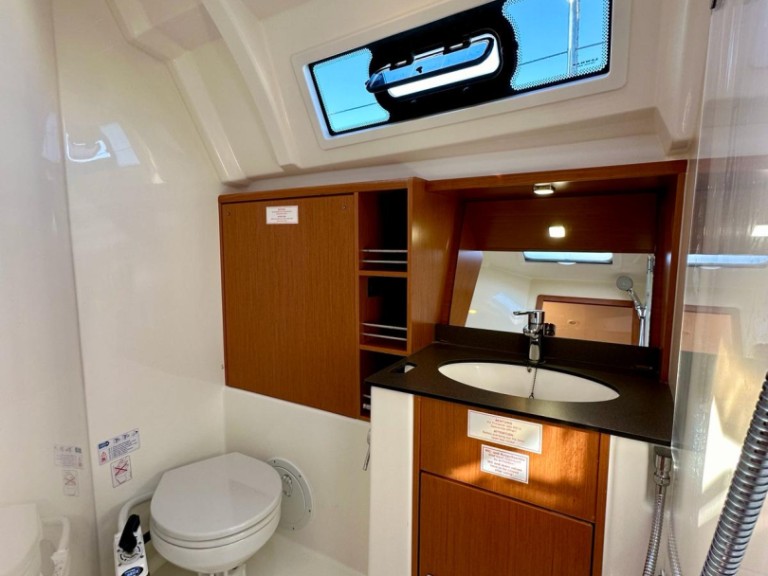 Hire Sailboat Bavaria with a boat licence