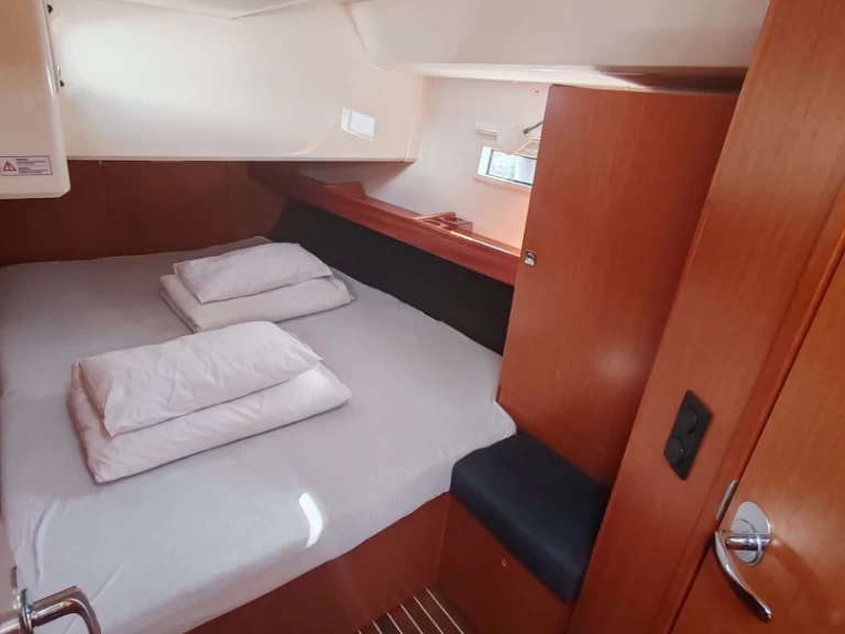Charter a Bavaria Cruiser 46 in Drage on Samboat