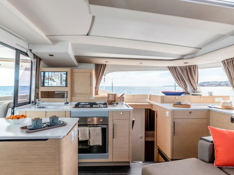Charter a Fountaine Pajot Fountaine Pajot New 44 in Taranto on Samboat