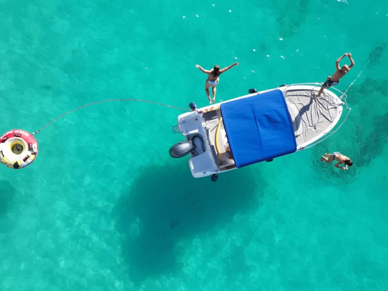 Hire Motorboat with or without skipper Jeanneau Marigot