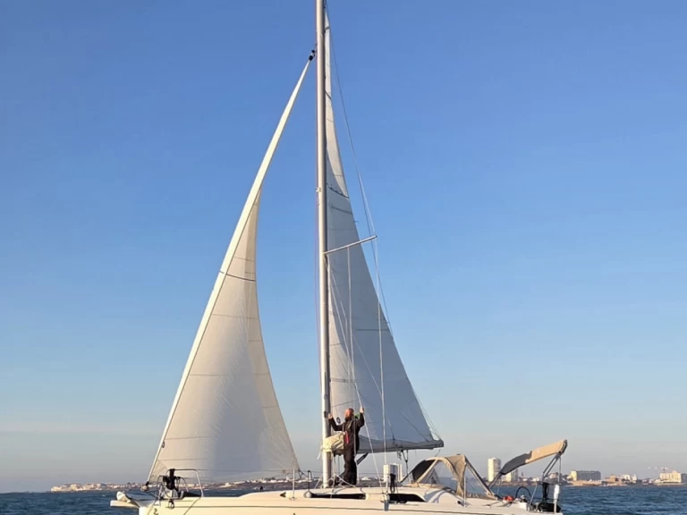 Sailboat to hire Les Sables-d'Olonne at the best price