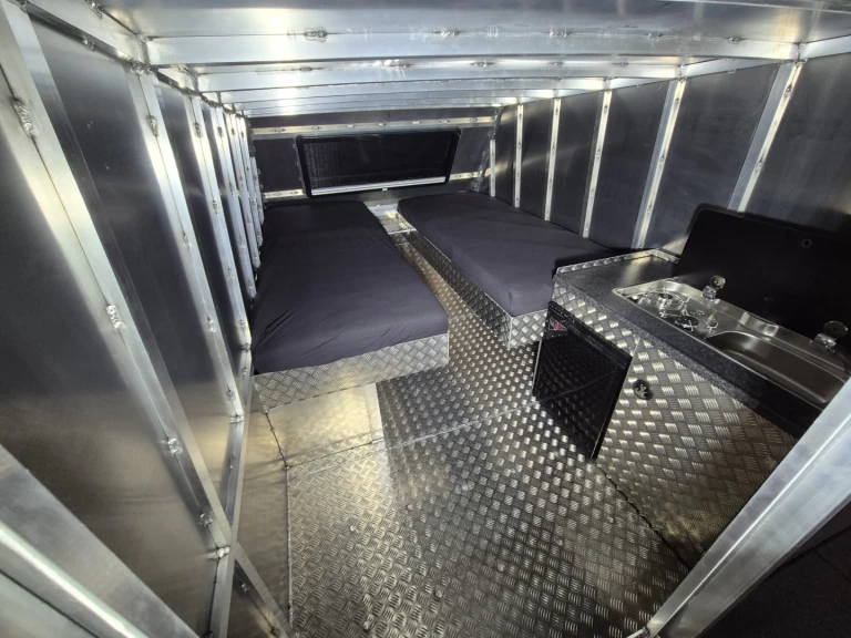 Hire a ARYNBOAT 530E Caix