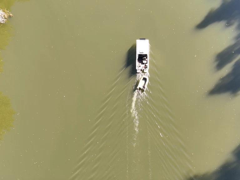 Yacht hire Caix cheap 530E