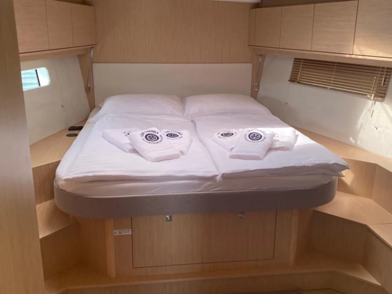 Luxury Yacht to hire Trget at the best price