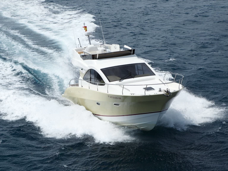 Charter a Faeton F-360 Fly in Spain on Samboat