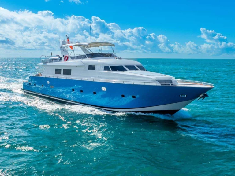 Charter a Maiora AZURE  in Nassau on Samboat