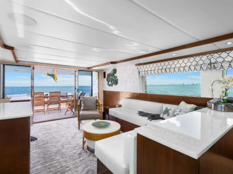 Charter a Maiora AZURE  in Nassau on Samboat