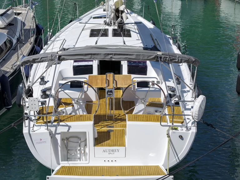 Charter a Hanse Hanse 455 in Komolac on Samboat