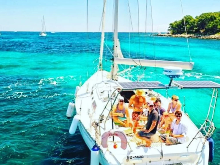 Yacht hire Antibes cheap Sun Charm 39