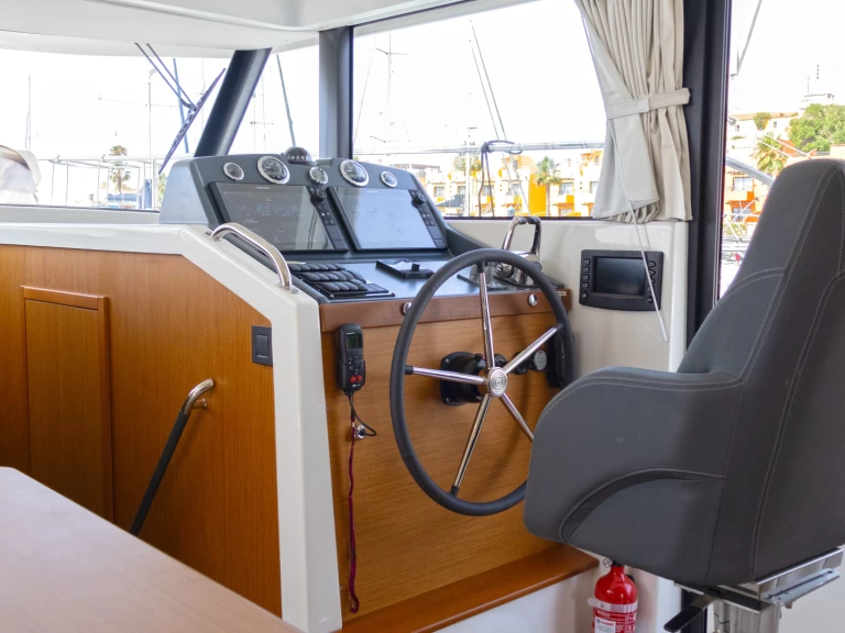 Yacht hire Portimão cheap Swift Trawler 48