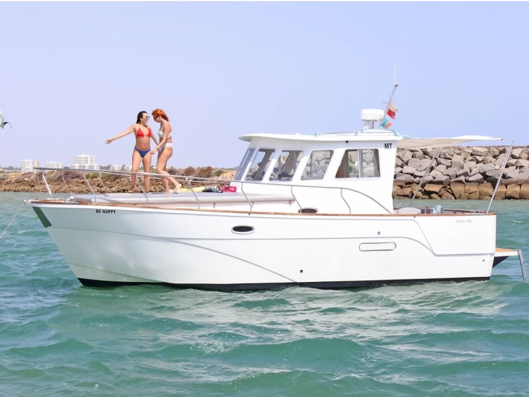 Charter a  BE HAPPY in Portimão on Samboat