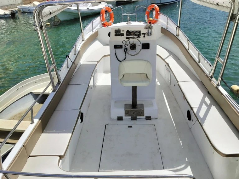 Motorboat to hire World at the best price