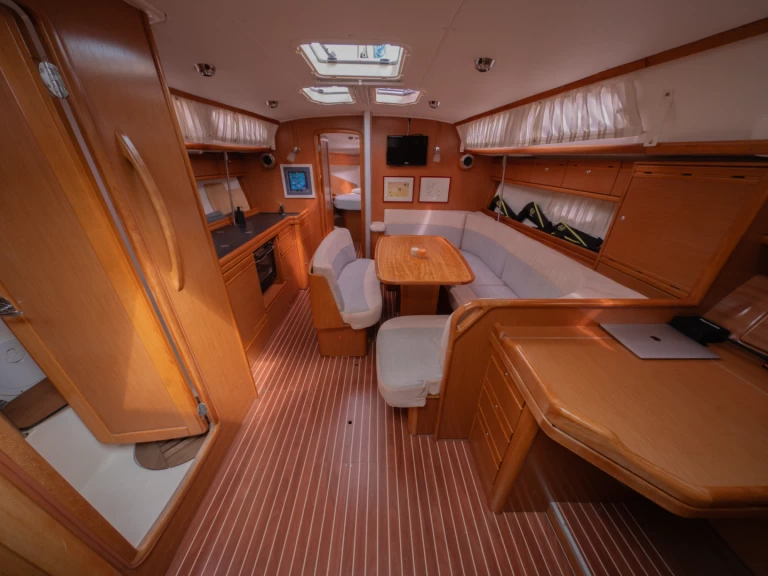 Sailboat hire in Barcelona - Bavaria C 40