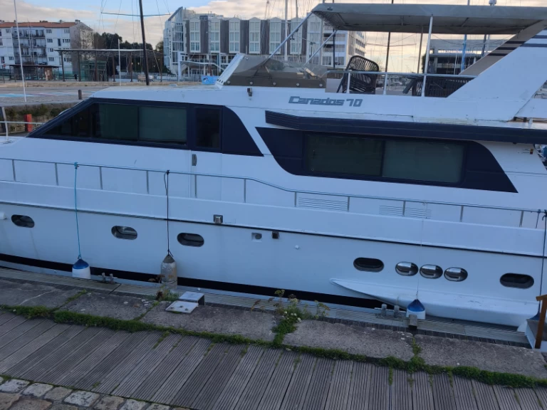 Luxury Yacht to hire La Rochelle at the best price