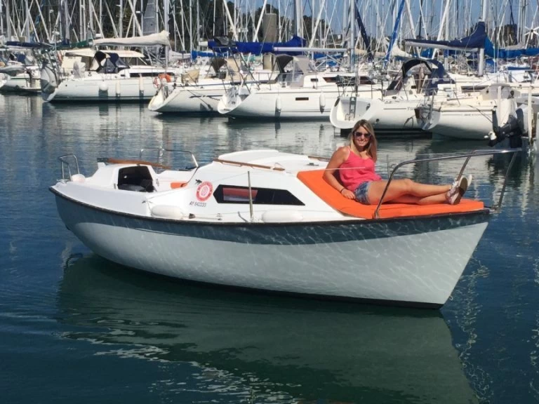 Yacht hire La Trinité-sur-Mer cheap California 550