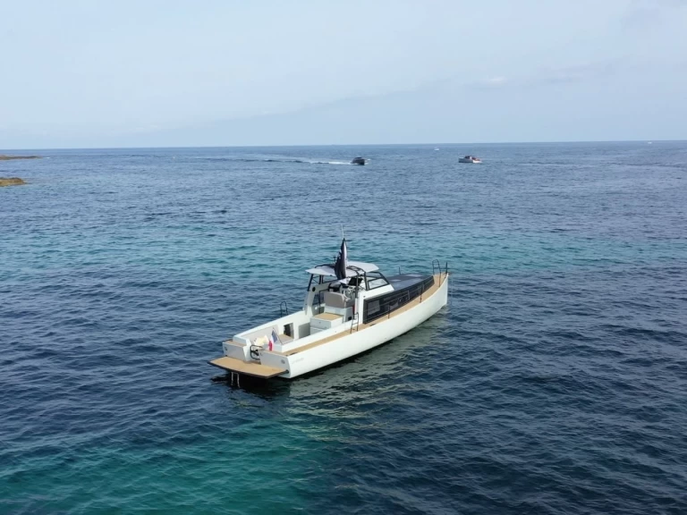 Motorboat hire in La Trinité-sur-Mer - BUEHLER TURBOCRAFT Silverfine